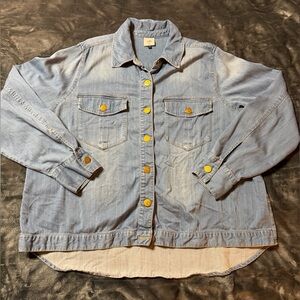 Cabi Keep Jacket 
Light Blue Denim Shirt Jacket with Buttons